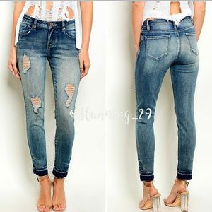 🆕 MEDIUM WASH DISTRESSED MID RISE SKINNY JEANS